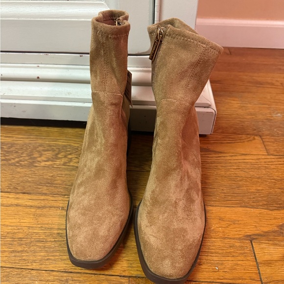 Anne Klein Tan Suede Ankle Boots NWOT - Picture 3 of 5